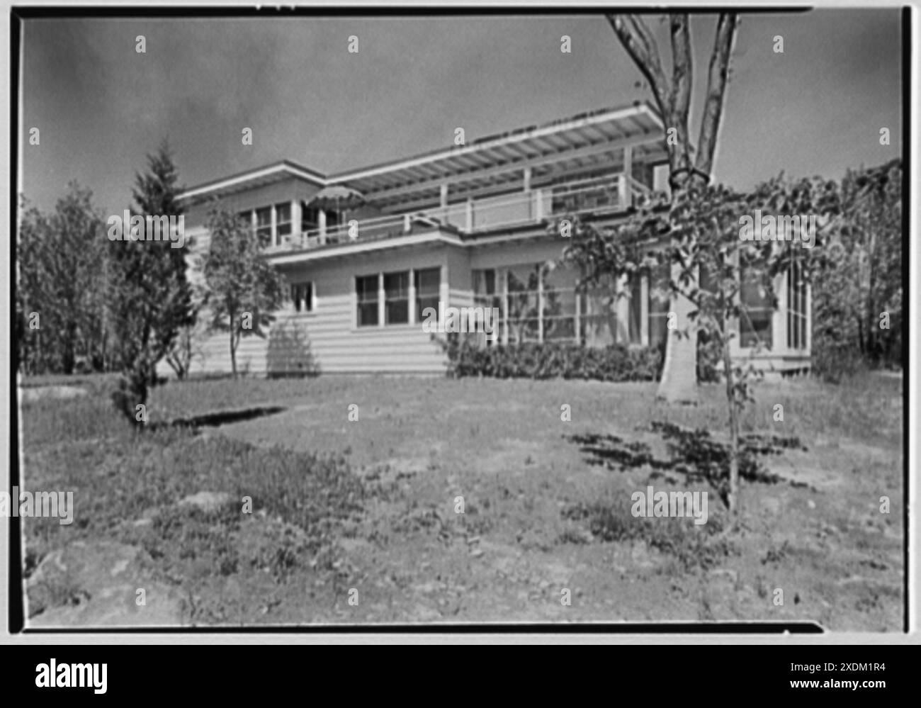 Bertram F. Willcox, Wohnsitz in Pound Ridge, New York. Hintere Fassade. Gottscho-Schleisner Kollektion Stockfoto