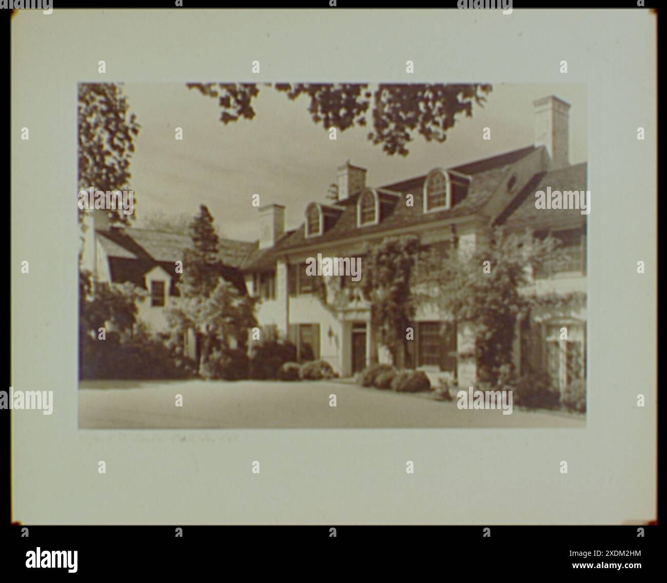 Master druckt. Frank M. Gould, Wohnsitz in Oyster Bay, Long Island, General of Court, zu Hause, Frank M. Gould, Residenz in Oyster Bay, Long Island, General of Court, zu Hause. Gottscho-Schleisner Kollektion Stockfoto
