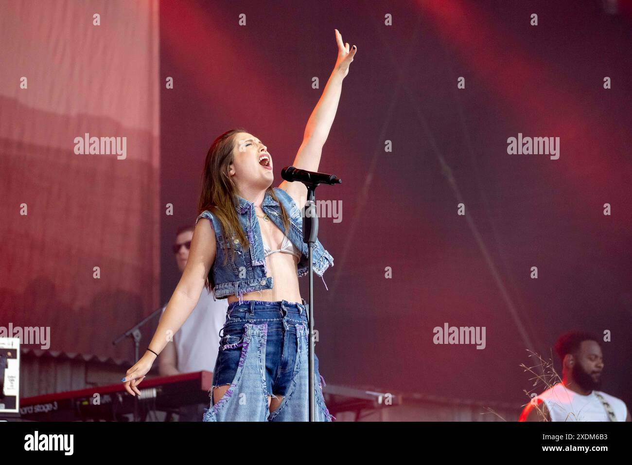 Wien, Österreich. 23. Juni 2024. Alice Merton beim 41. Donauinselfest auf der Hauptbühne. Wien *** Wien, Österreich 23. Juni 2024 Alice Merton beim Donauinsel Festival 41 auf der Wiener Hauptbühne Stockfoto