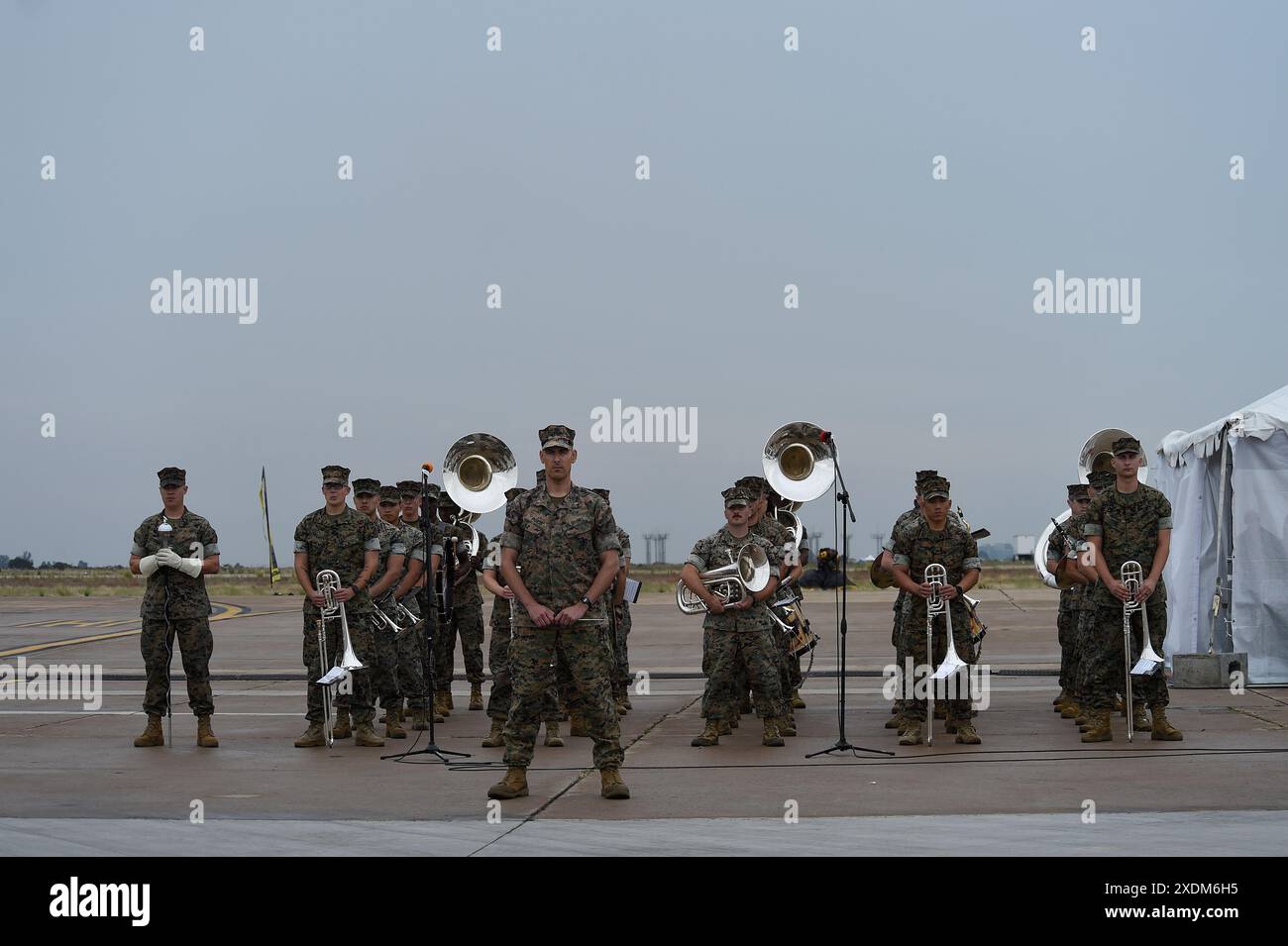 Die 3rd Marine Aircraft Band des United States Marine Corps steht bei der Paradeaufstellung im MCAS Miramar in San Diego, Kalifornien Stockfoto