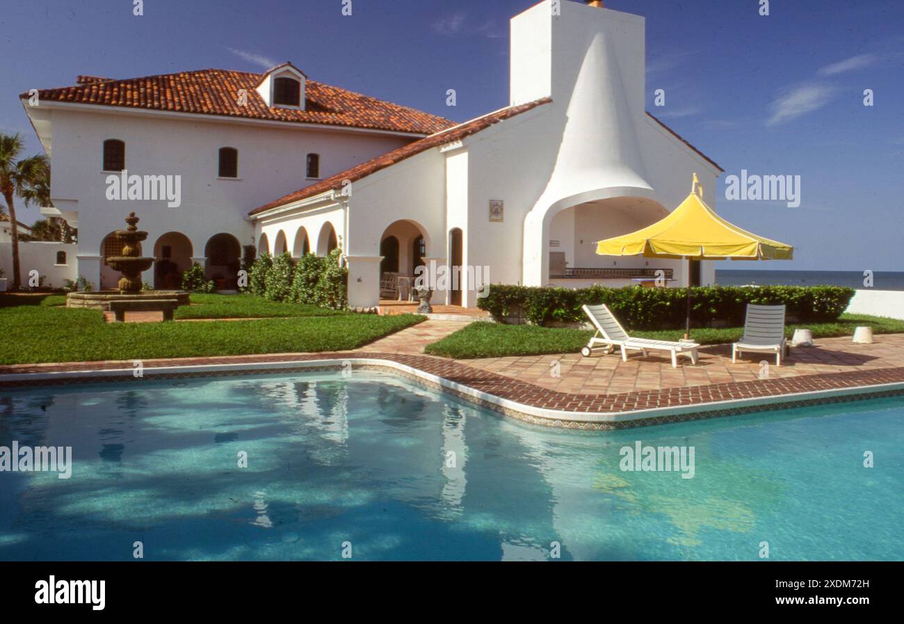 Herrliches Herrenhaus im spanischen Stil in Florida, USA 1990 Stockfoto