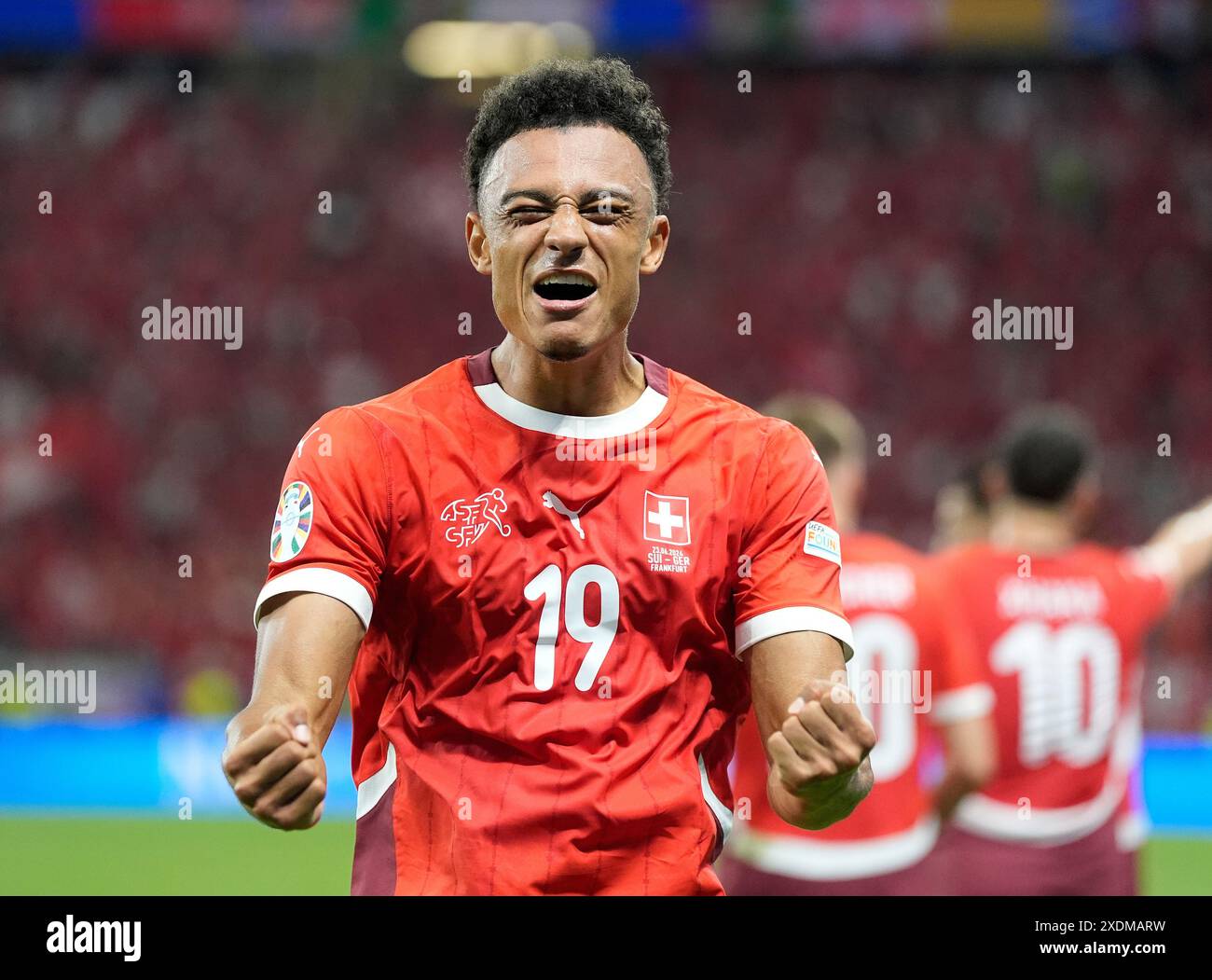Der Schweizer Dan Ndoye feiert das erste Tor seiner Mannschaft während