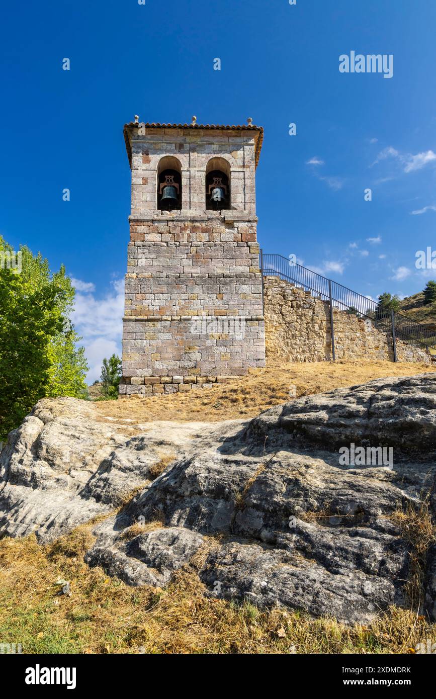 In Felsen gehauene Eremitage der Heiligen Justus und Pastor, Olleros de Pisuerga (Iglesia de los Santos Justo y Pastor), Aguilar de Campoo, Castilla y Leon, Spa Stockfoto