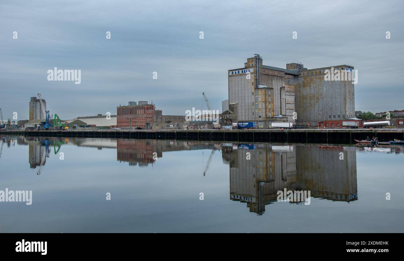 Infrastruktur für Industriehäfen, Cork City River Lee. Irland europa Stockfoto