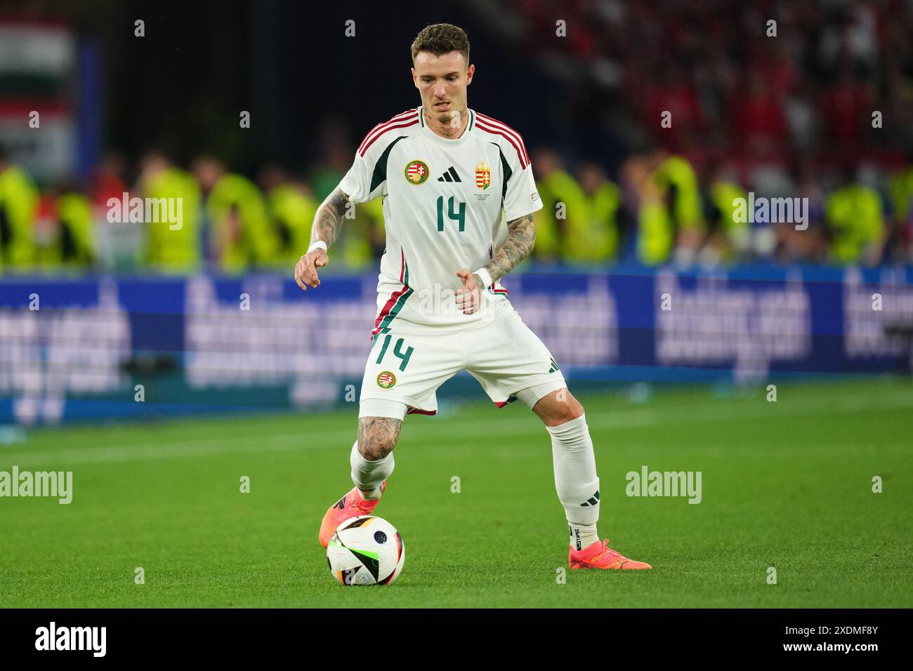 Stuttgart, Deutschland. Juni 2024. Bendeguz Bolla aus Ungarn spielte am 23. Juni 2024 im Mercedes-Benz Arena Stadion während des UEFA Euro 2024-Spiels zwischen Schottland und Ungarn, Gruppe A, Datum 3, in Stuttgart. (Foto: Bagu Blanco/PRESSINPHOTO) Credit: PRESSINPHOTO SPORTS AGENCY/Alamy Live News Stockfoto