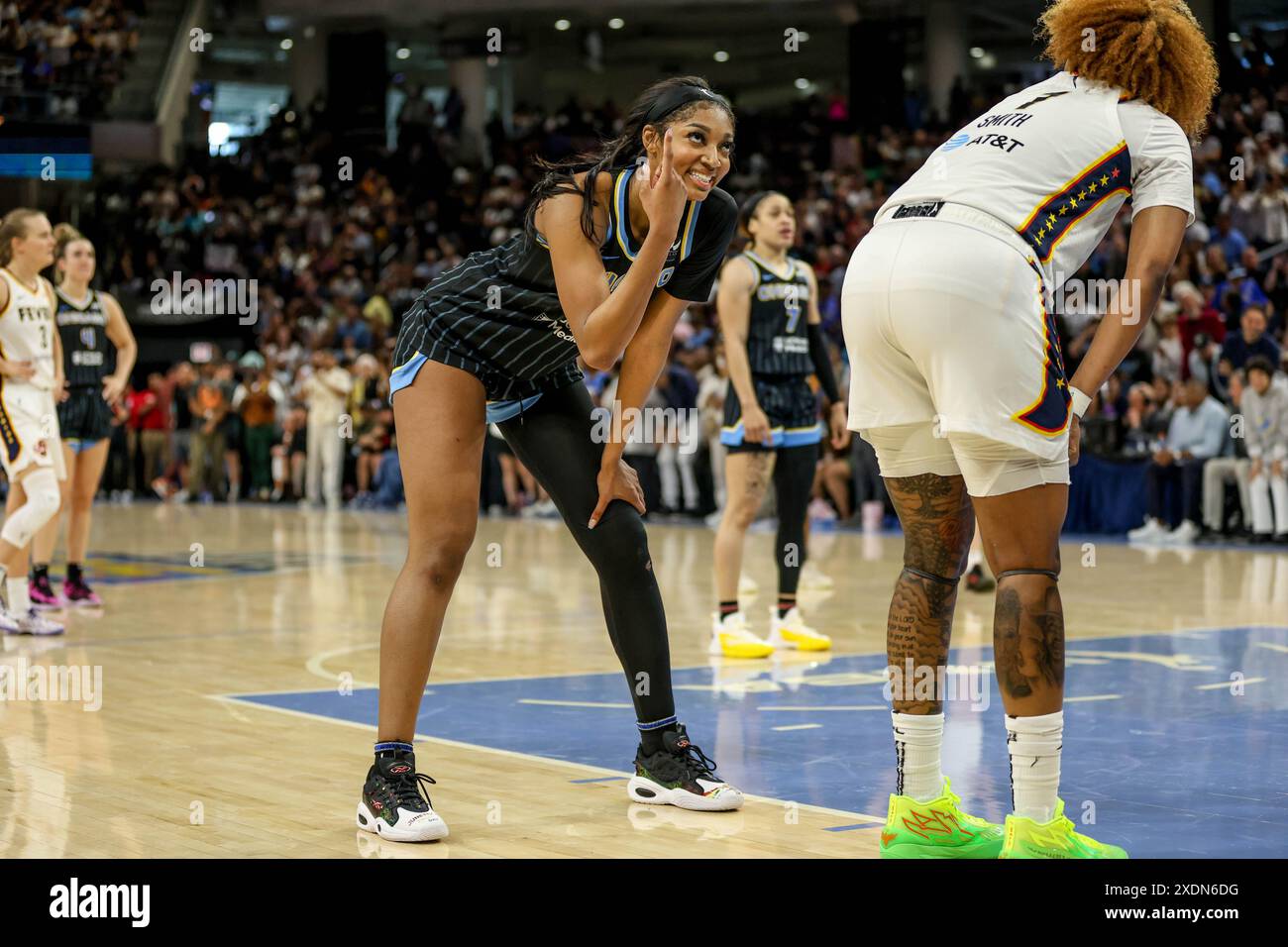 Chicago, USA. Juni 2024. Chicago, USA, 23. Juni 2024: Angel Reese (5 Chicago Sky) zeigt sich während des Spiels zwischen Chicago Sky und Indiana Fever am Sonntag, 23. Juni 2024 in der Wintrust Arena, Chicago, USA. (KEINE KOMMERZIELLE NUTZUNG) (Shaina Benhiyoun/SPP) Guthaben: SPP Sport Pressefoto. /Alamy Live News Stockfoto