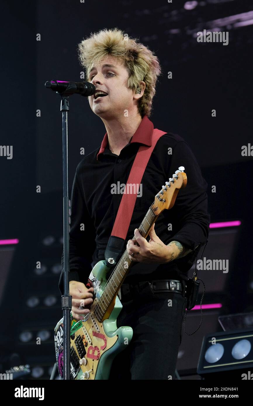 Newport, Großbritannien. Juni 2024. Billie Joe Armstrong, Leadsänger und Gitarrist der amerikanischen Punkband Green Day, tritt live auf der Bühne des Isle of Wight Festivals auf. (Foto: Dawn Fletcher-Park/SOPA Images/SIPA USA) Credit: SIPA USA/Alamy Live News Stockfoto
