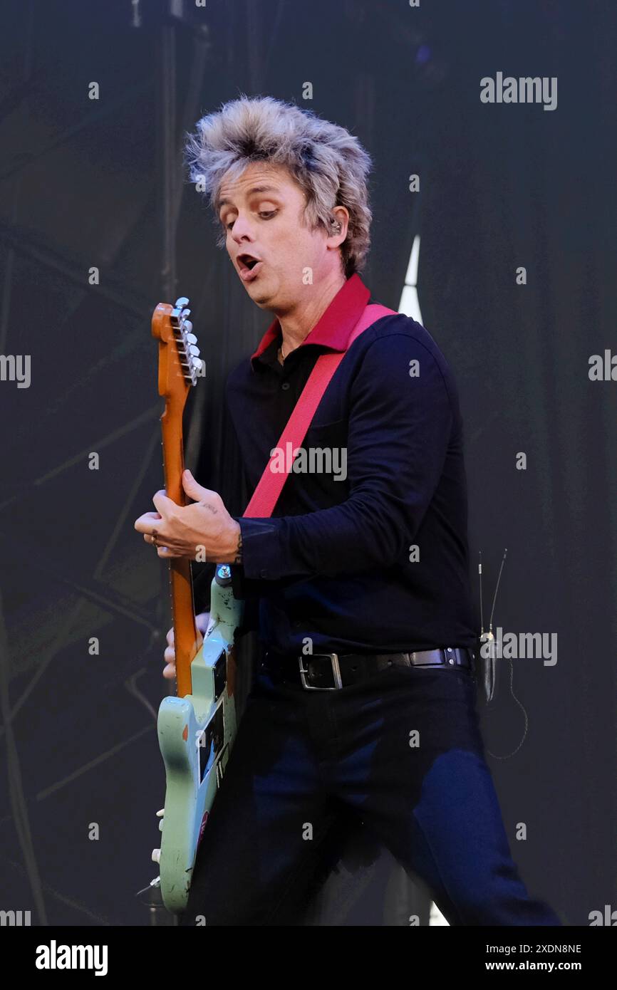 Newport, Großbritannien. Juni 2024. Billie Joe Armstrong, Leadsänger und Gitarrist der amerikanischen Punkband Green Day, tritt live auf der Bühne des Isle of Wight Festivals auf. (Foto: Dawn Fletcher-Park/SOPA Images/SIPA USA) Credit: SIPA USA/Alamy Live News Stockfoto