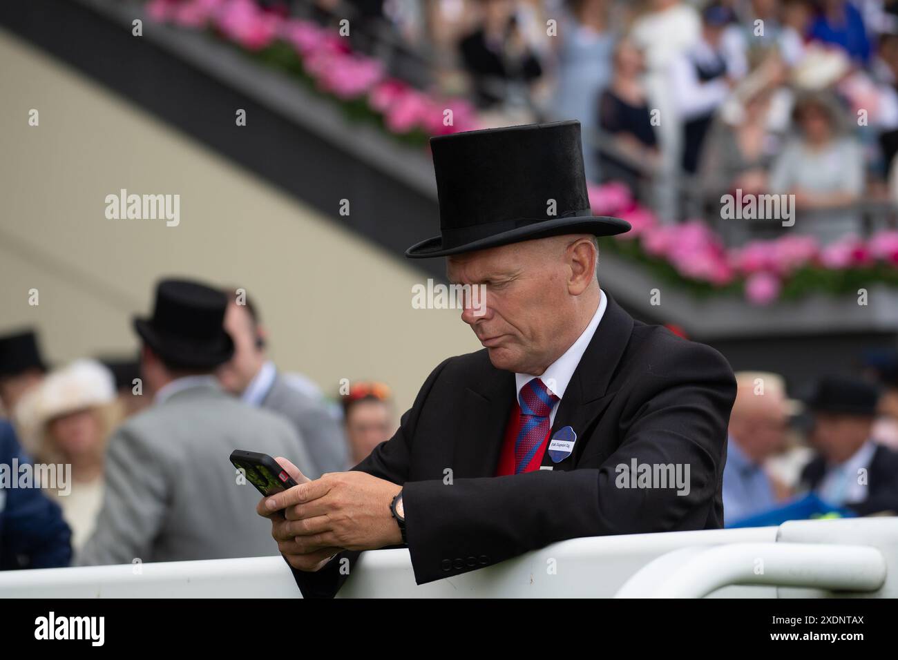 Ascot, Großbritannien. Juni 2024. ITV Racing Presenter Matt Chapman auf der Ascot Racecourse am vierten Tag von Royal Ascot. Kredit: Maureen McLean/Alamy Stockfoto