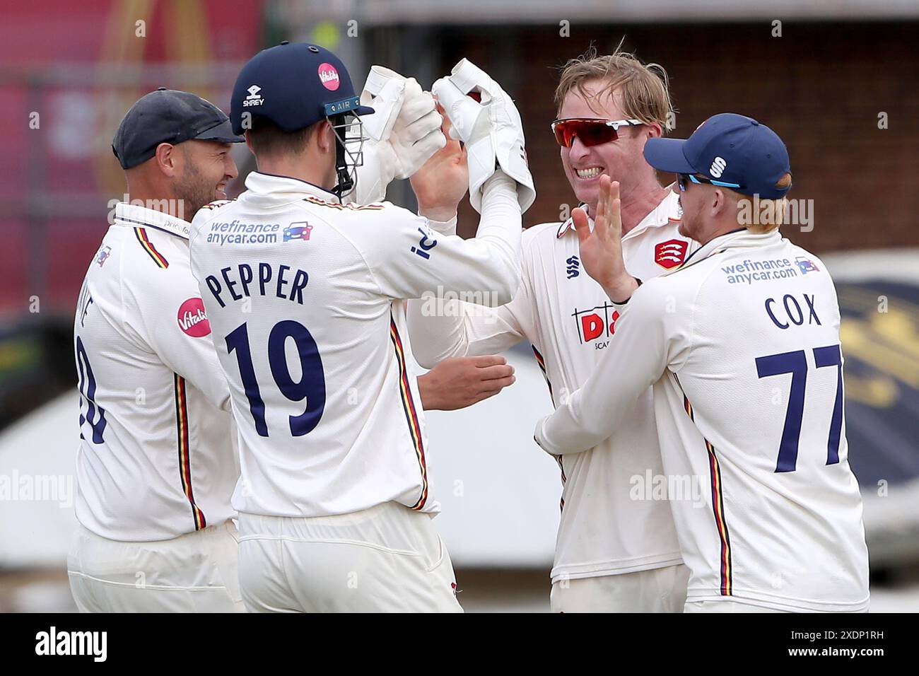 Simon Harmer aus Essex feiert den Sieg über David Bedingham während Essex CCC gegen Durham CCC, Vitality County Championship Division 1 Cricket Stockfoto