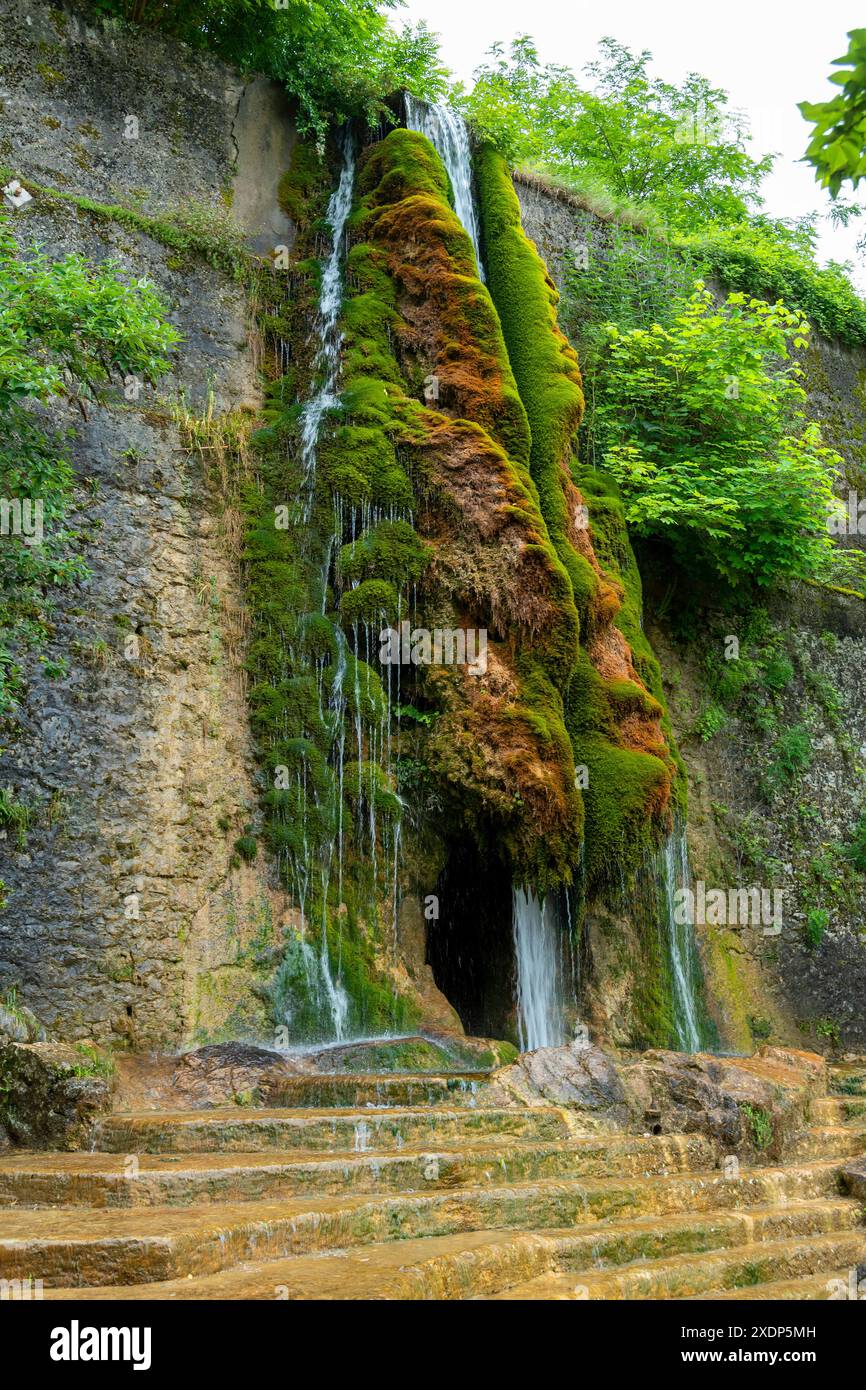 Wasserfallbrunnen in Pont-en-Royans, Vercors Nationalpark, Isère, Auvergne Rhone Alpes, Frankreich Stockfoto