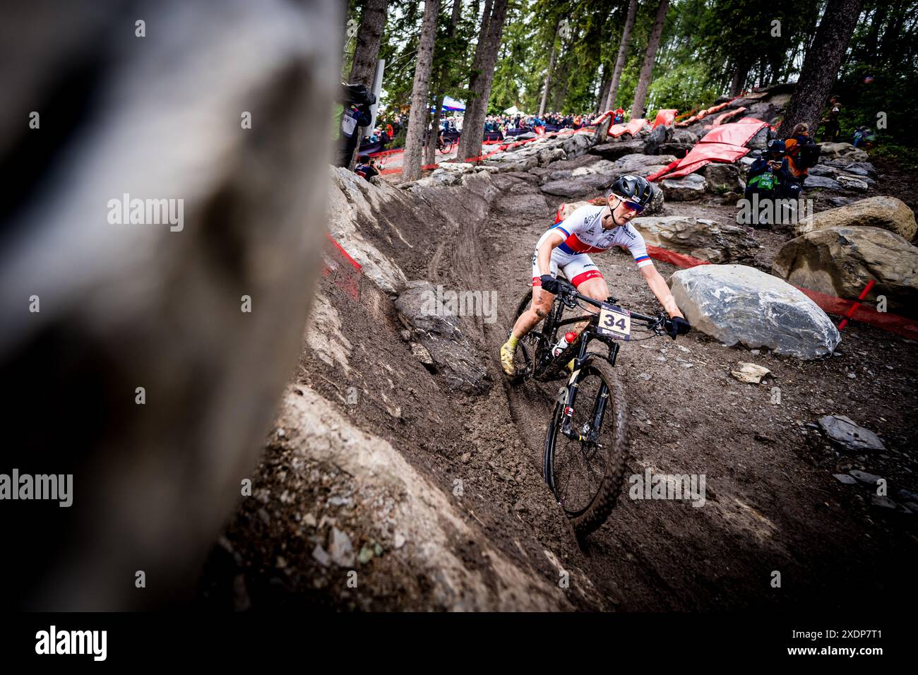 Der tschechische Biker Jitka Cabelicka tritt am 23. Juni 202 beim Mountain Bike Cross Country Crans Montana Women Elite Rennen in Crans Montana, Schweiz, an Stockfoto