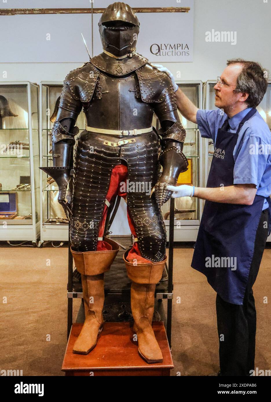 Olympia Auktionen 24. Juni 2024 Flämische drei QuarterArmour C 1600-20 Est £12.000-18.000 Auktion 26. Juni London Olympia 25 Blythe Rd London. Paul Quezada-Neiman/Alamy Live New Credit: Paul Quezada-Neiman/Alamy Live News Stockfoto