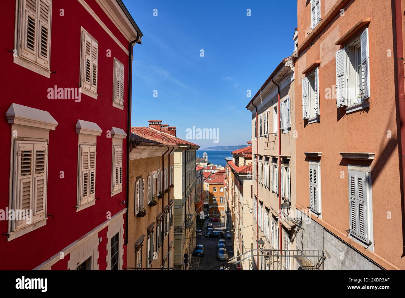 Geographie / Reise, Italien, Triest, Treppe von Via Ciamican mit Blick auf den Golf von Triest, ADDITIONAL-RIGHTS-CLEARANCE-INFO-NOT-AVAILABLE Stockfoto