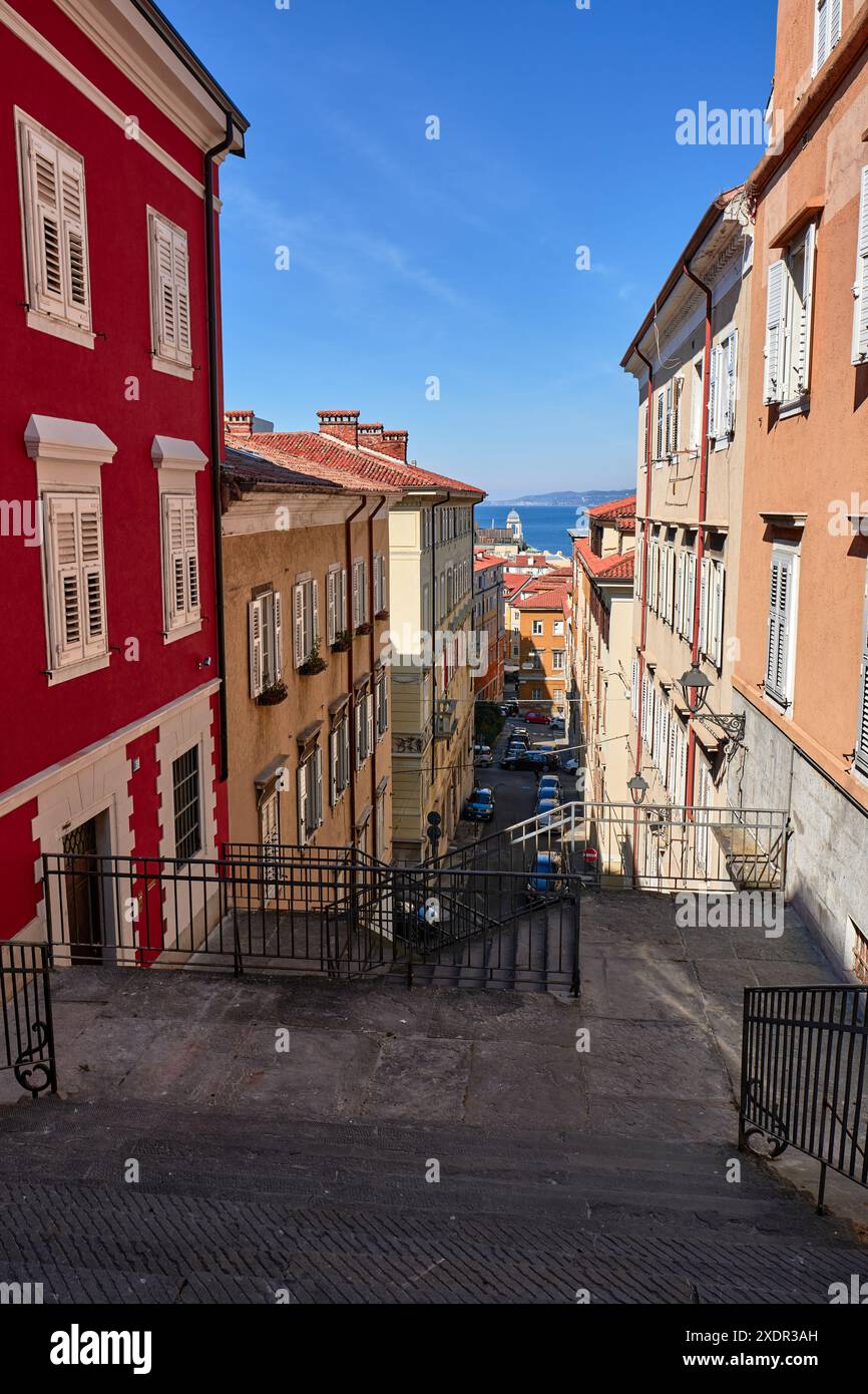 Geographie / Reise, Italien, Triest, Treppe von Via Ciamican mit Blick auf den Golf von Triest, ADDITIONAL-RIGHTS-CLEARANCE-INFO-NOT-AVAILABLE Stockfoto