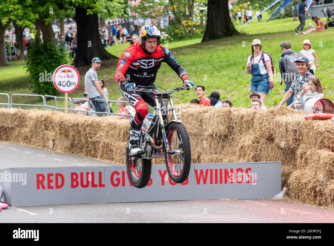 Dougie Lampkin reitet auf dem Platz beim Red Bull Soapbox Race London im Park von Alexandra Palace, Großbritannien Stockfoto