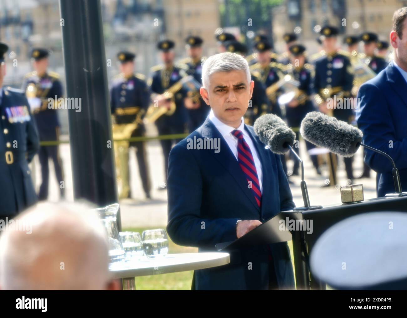 LONDON, GROSSBRITANNIEN. Juni 2024. Sprecher des Bürgermeisters von London, Sadiq Khan, bei der feierlichen Flaggenhisung des Tages der Streitkräfte. Die Veranstaltung findet jährlich statt, um den Mut und das Engagement des Service-Personals in der City Hall, London, Großbritannien, zu ehren und zu feiern. Quelle: Siehe Li/Picture Capital/Alamy Live News Stockfoto