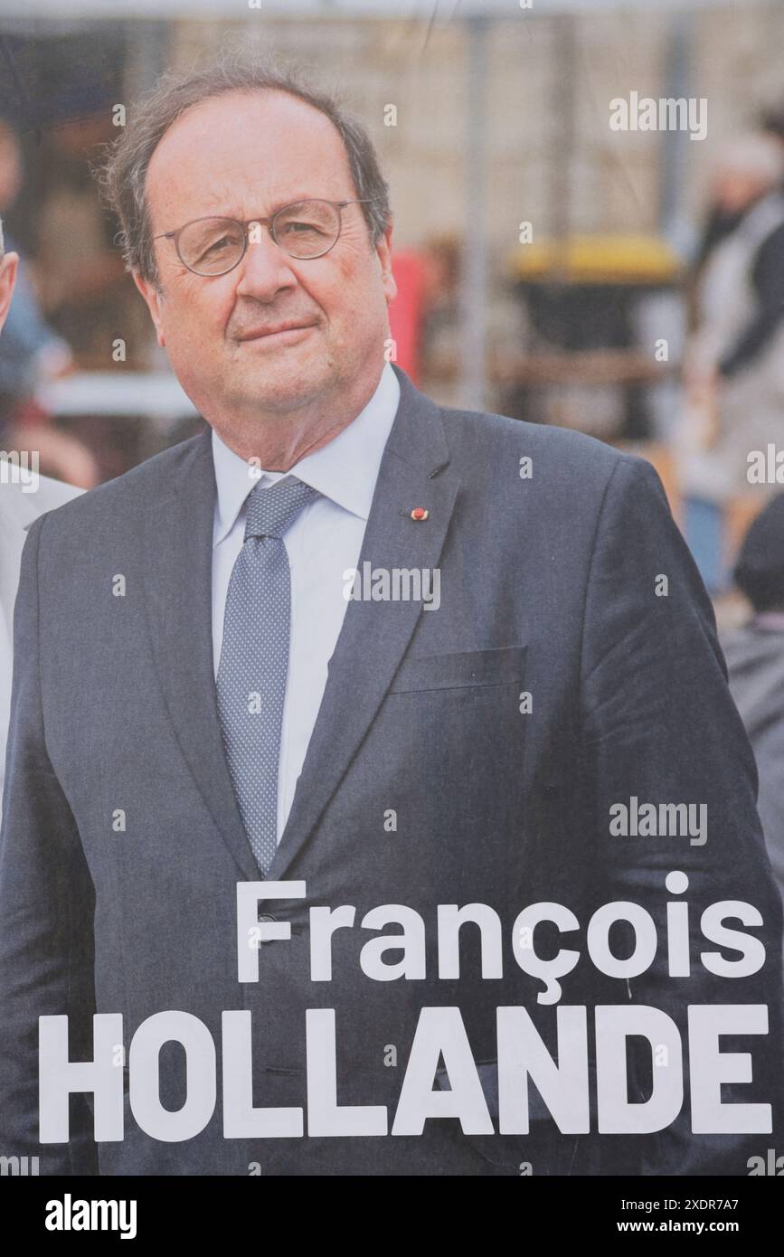 Corrèze, Frankreich. 23. Und 24. Juni 2024. Francois Hollande kandidierte für die Parlamentswahlen vom 30. Juni und 7. Juli 2024 in Corrèze. Wahlplakat des ehemaligen Präsidenten der Französischen Republik, Francois Hollande, Kandidat für den 1. Wahlkreis des Departements Corrèze. Er ist Mitglied der Wahlkoalition New Popular Front. Frühe Parlamentswahlen nach der Auflösung der Nationalversammlung am 9. Juni 2024 durch Emmanuel Macron. Corrèze, Limousin, Frankreich, Europa. Foto: HM Images/Alamy Live News. Stockfoto