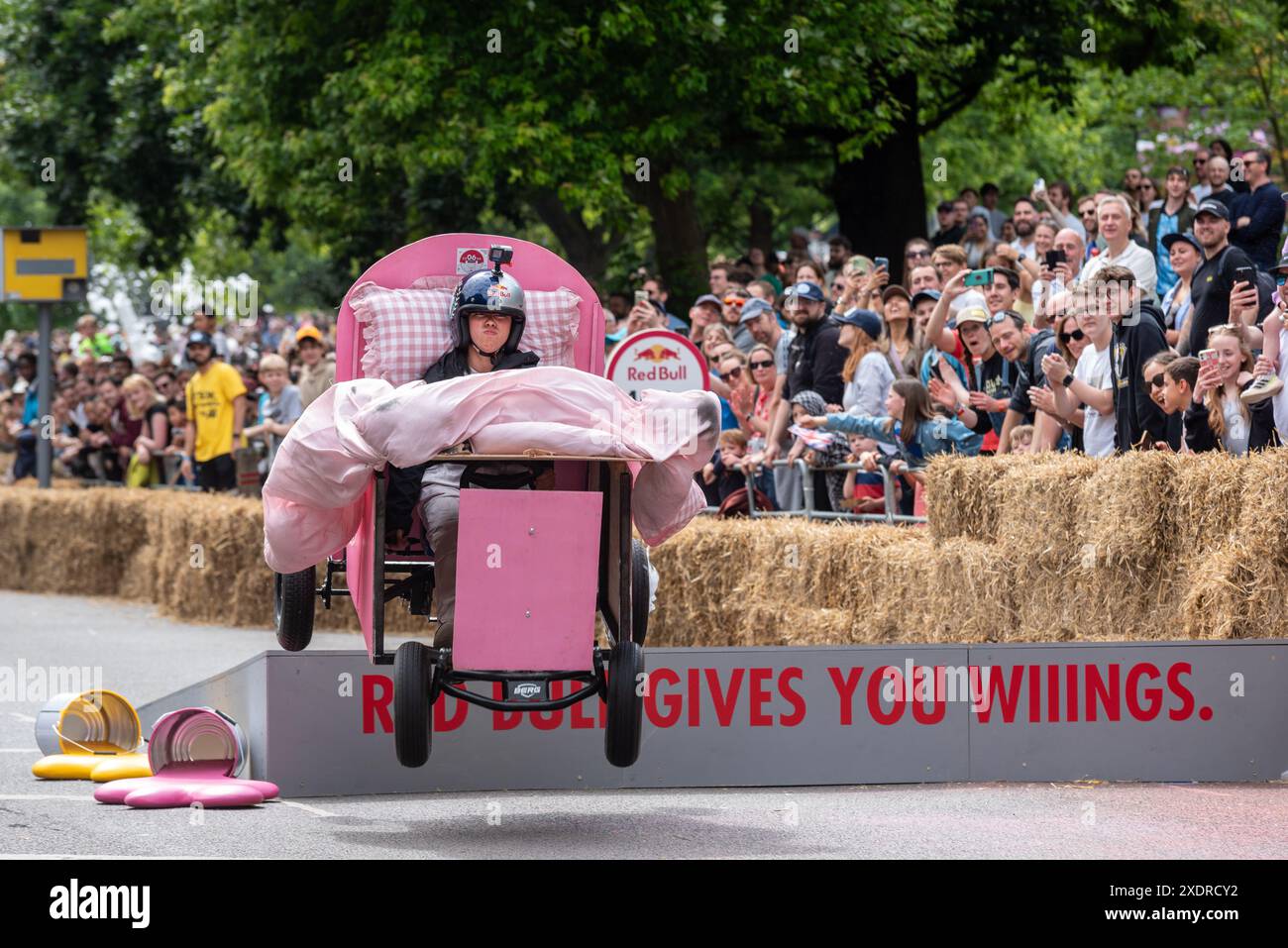 Uni-Studenten schlafen nie Gravity Racer beim Red Bull Soapbox Race London im Park von Alexandra Palace, Großbritannien Stockfoto