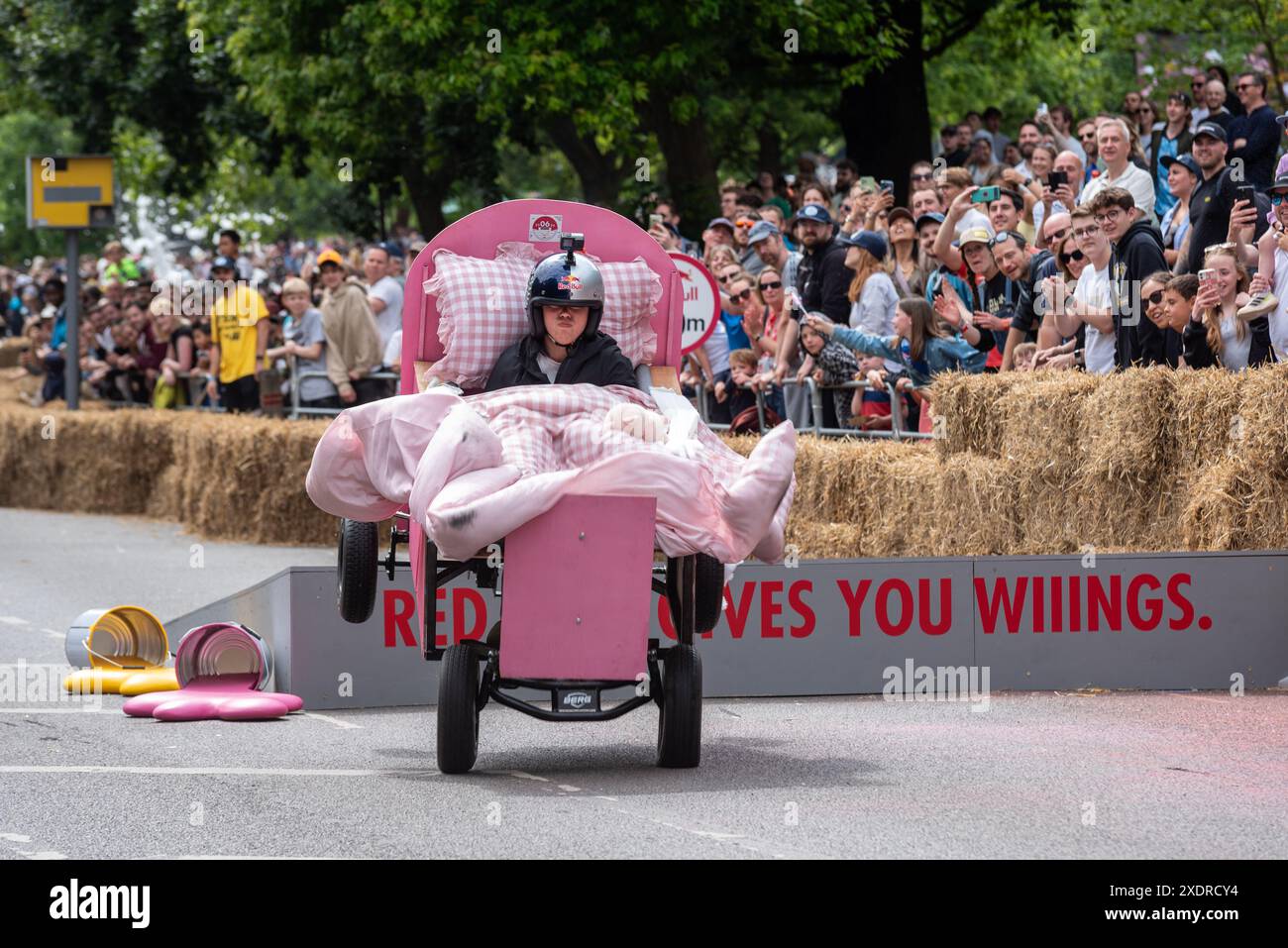 Uni-Studenten schlafen nie Gravity Racer beim Red Bull Soapbox Race London im Park von Alexandra Palace, Großbritannien Stockfoto