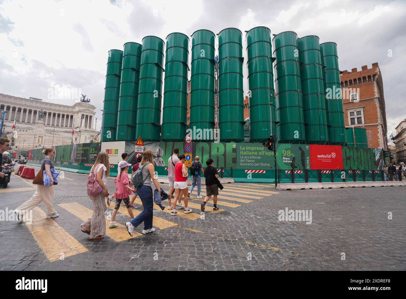 Rom, Italien. 24. Juni 2024. Der Ausbau der U-Bahn-Linie C in Rom wird mit Kränen und Grünarbeiten fortgesetzt. Quelle: Amer Ghazzal/Alamy Live News Stockfoto