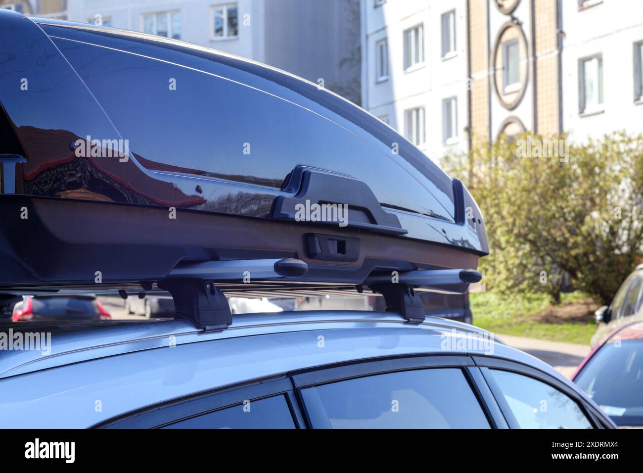 Dachträger auf dem Dach des Autos Stockfoto
