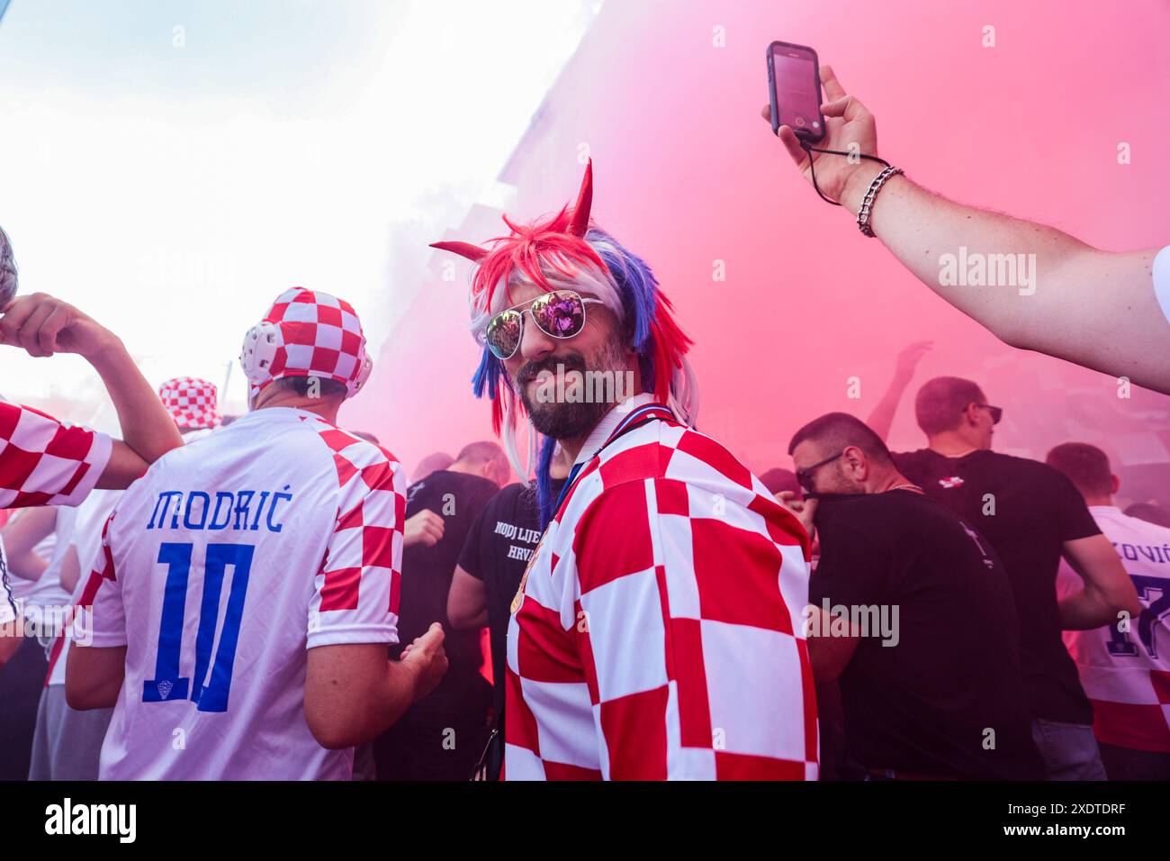 kroatien-fans-bei-der-uefa-euro-2024-kroatien-gegen-italien-uefa