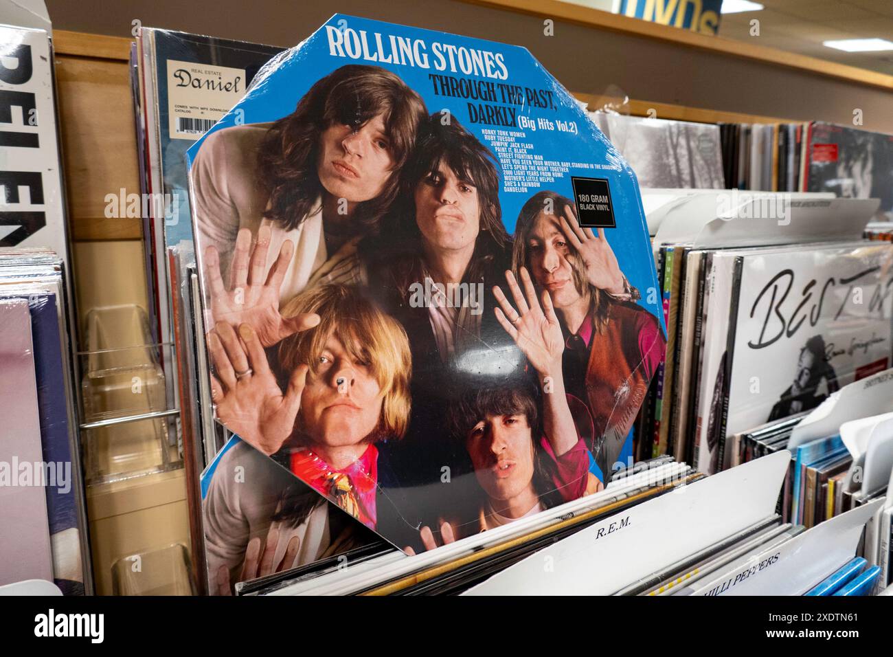 Barnes & Noble Booksellers auf der Fifth Avenue in New York City bietet eine große Auswahl an Büchern, Zeitschriften, Musik und Spielen. USA 2024 Stockfoto