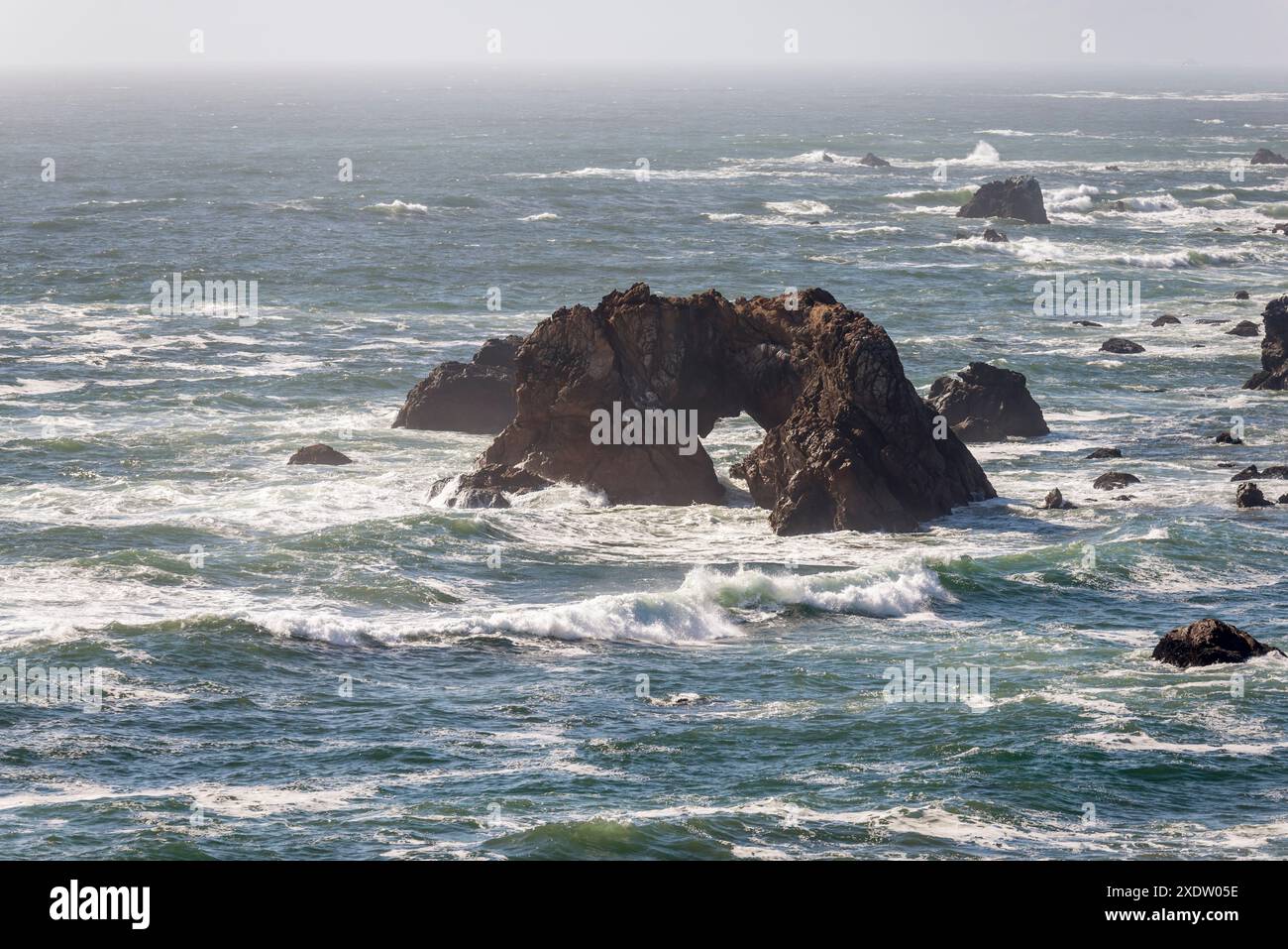 Blick auf den Bogenfelsen. Sonoma Coast State Park im Sonoma County, Kalifornien. Stockfoto