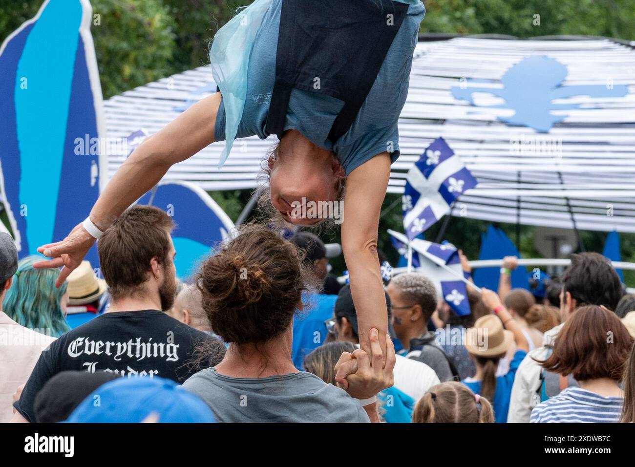 Montreal, Kanada, 24. Juni 2024. Einige Hunderte von Menschen nehmen an der Parade des Nationalfeiertags von Quebec Teil, auch bekannt als Saint-Jean Baptiste Day in Montreal, Kanada. Quelle: Robert-Durand/Alamy Live News Stockfoto