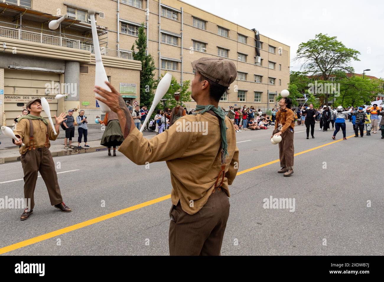 Montreal, Kanada, 24. Juni 2024. Einige Hunderte von Menschen nehmen an der Parade des Nationalfeiertags von Quebec Teil, auch bekannt als Saint-Jean Baptiste Day in Montreal, Kanada. Quelle: Robert-Durand/Alamy Live News Stockfoto