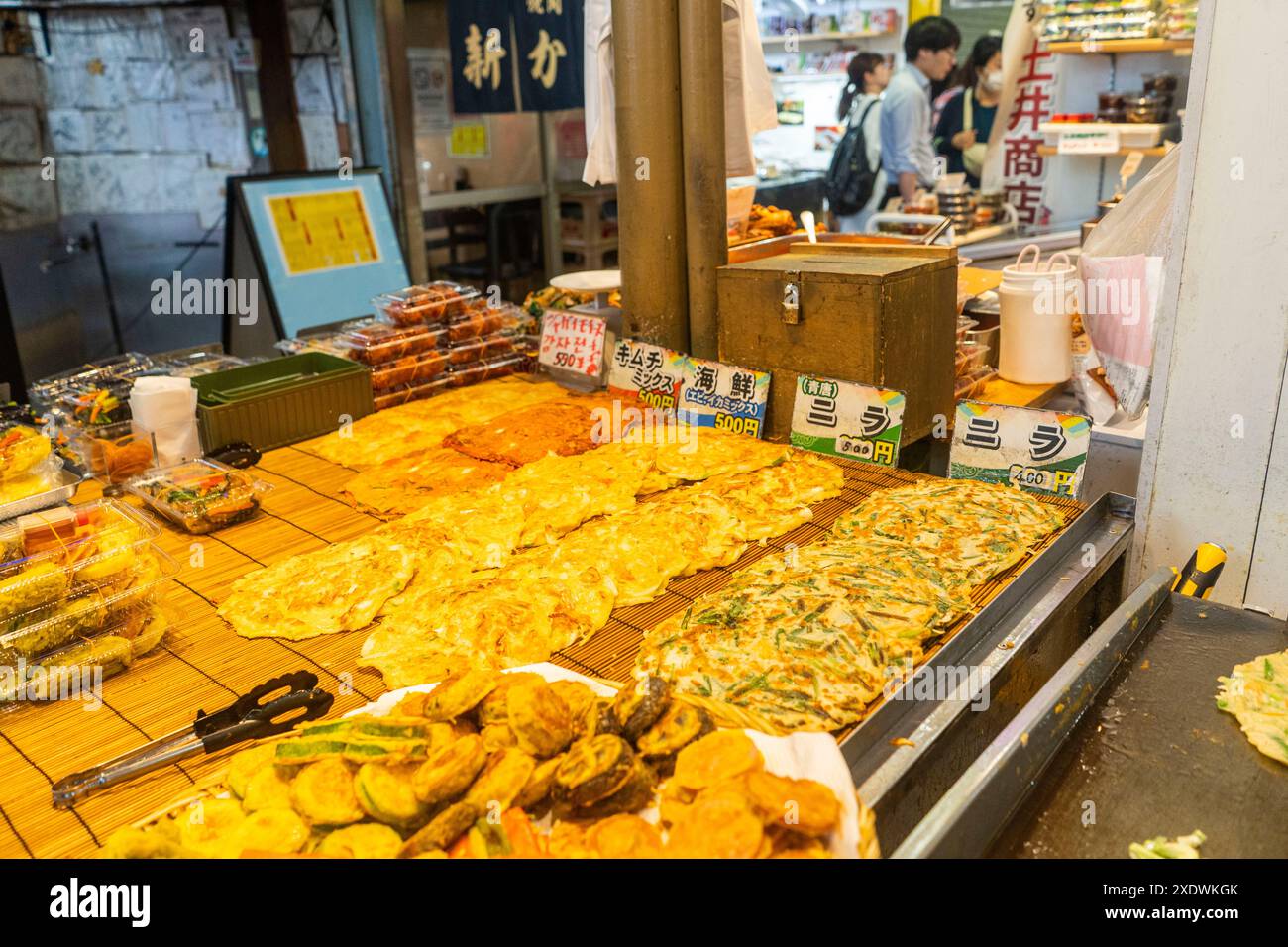 Osaka Japan – Korea Town in Tsuruashi, koreanische Restaurants und Geschäfte. Stockfoto