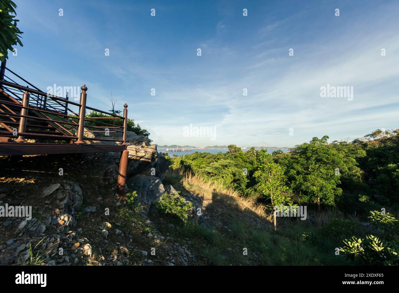 Ein wunderschöner Aussichtspunkt in koh sichang, Thailand Stockfoto