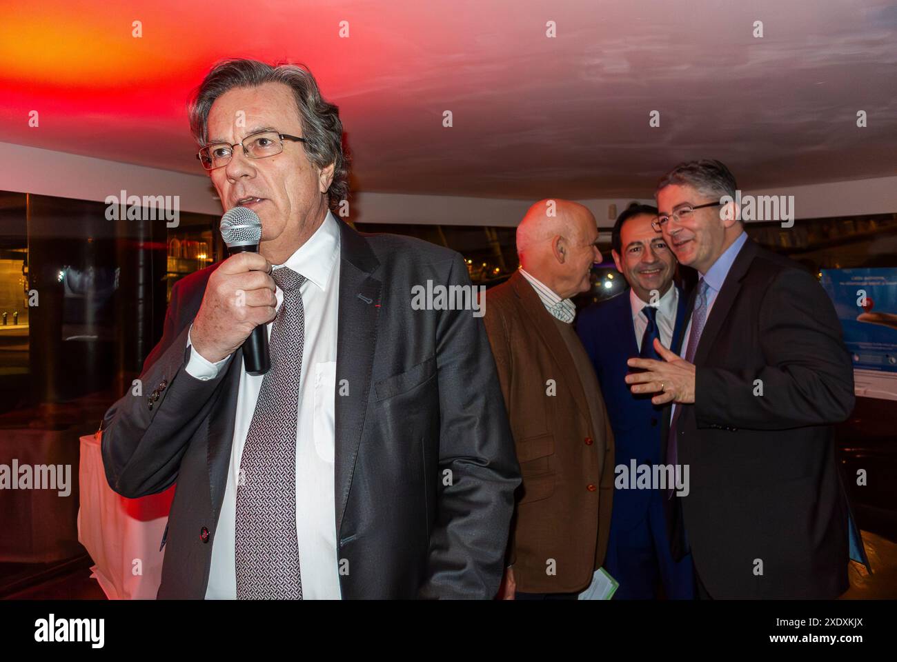 Paris, Frankreich, HIV AIDS Testing Flashtest Results, A.R.S., französische Gesundheitsbehörden treffen „Claude Evin“, (ehemaliger Direktor der regionalen Gesundheitsbehörde,) öffentlicher Redner in der Rede Stockfoto