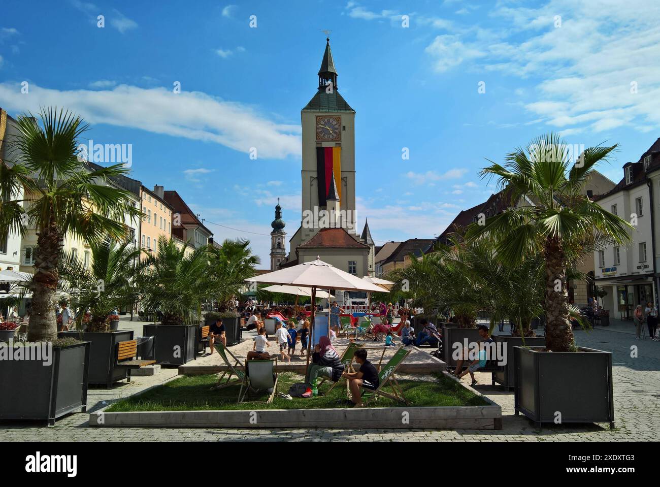 Deggendorf ist eine Kreisstadt im niederbayerischen Landkreis Deggendorf. Sie hat 35757 Einwohner - Stand 31. Dezember 2023 und seit 1994 eine Fachhochschule. Sie werden auch Donaustadt und Tor zum Bayerischen Wald genannt. Die Städte Deggendorf, Plattling und Osterhofen bilden das Oberzentrum Deggendorf. Foto: Stadtzentrum, altes Rathaus *** Deggendorf ist eine Kreisstadt im niederbayerischen Landkreis Deggendorf mit 35757 Einwohnern im Dezember 31. 2023 und hat seit 1994 eine Fachhochschule, die auch als Donaustadt und Tor zum Bayerischen Wald bekannt ist Stockfoto