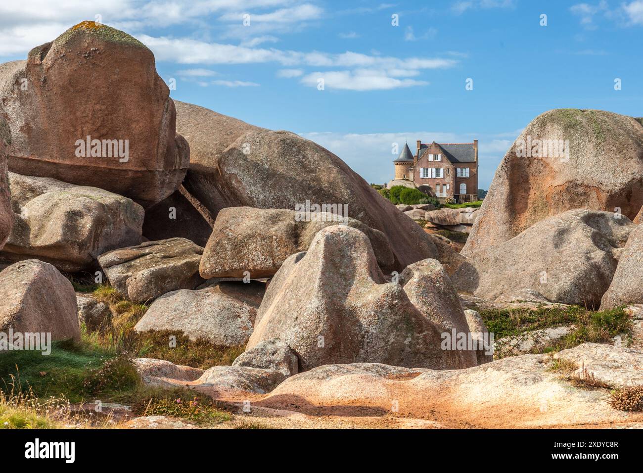 Geographie / Reise, Frankreich, Bretagne, felsige Landschaft mit Gutshof in Phare de Ploumanach, ADDITIONAL-RIGHTS-CLEARANCE-INFO-NOT-AVAILABLE Stockfoto