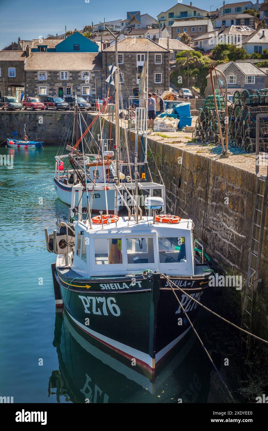 Geografie / Reise, Großbritannien, England, Fischerboot im Hafen von Porthleven, Cornwall, ADDITIONAL-RIGHTS-CLEARANCE-INFO-NOT-AVAILABLE Stockfoto