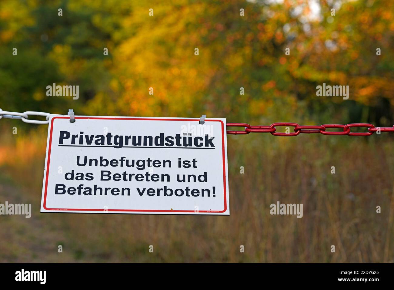 Privateigentum - kein Betreten oder Autofahren Stockfoto