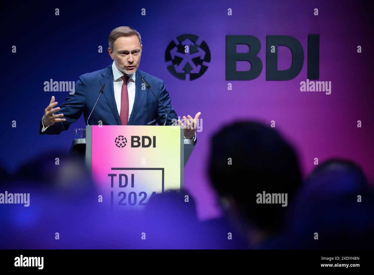 Berlin, Deutschland. Juni 2024. Bundesfinanzminister Christian Lindner (FDP) spricht auf dem vom Bundesverband der Deutschen Industrie (BDI) veranstalteten Tag der Deutschen Industrie 2024. Unter dem Motto "Kohäsion in polarisierten Welten" findet in diesem Jahr die zweitägige Zukunftskonferenz des BDI mit Vertretern aus Wirtschaft, Politik, Wissenschaft und Gesellschaft statt. Quelle: Bernd von Jutrczenka/dpa/Alamy Live News Stockfoto