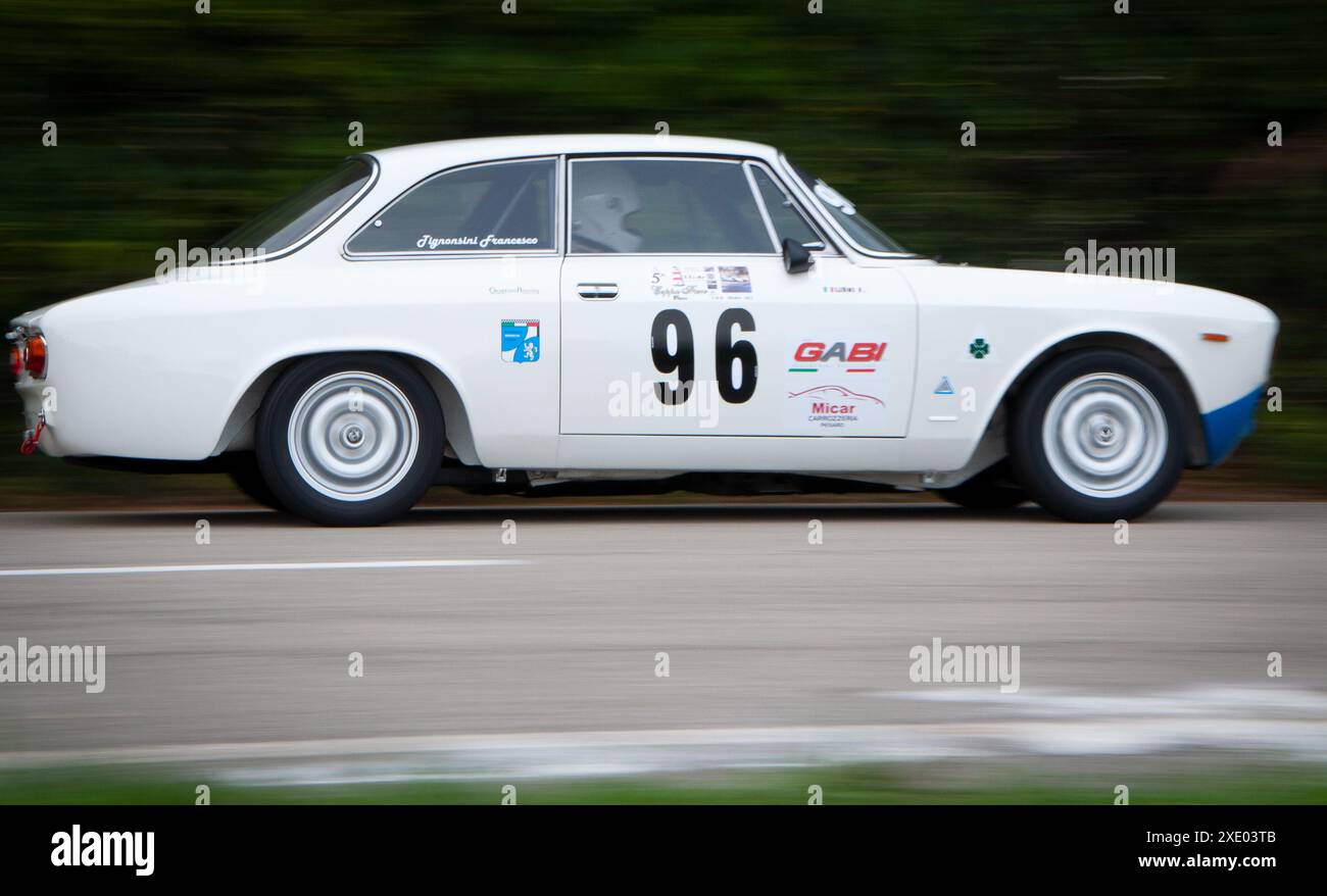 Rallye der Oldtimer ALFA ROMEO GT JUNIOR IM pesaro-RENNEN Stockfoto