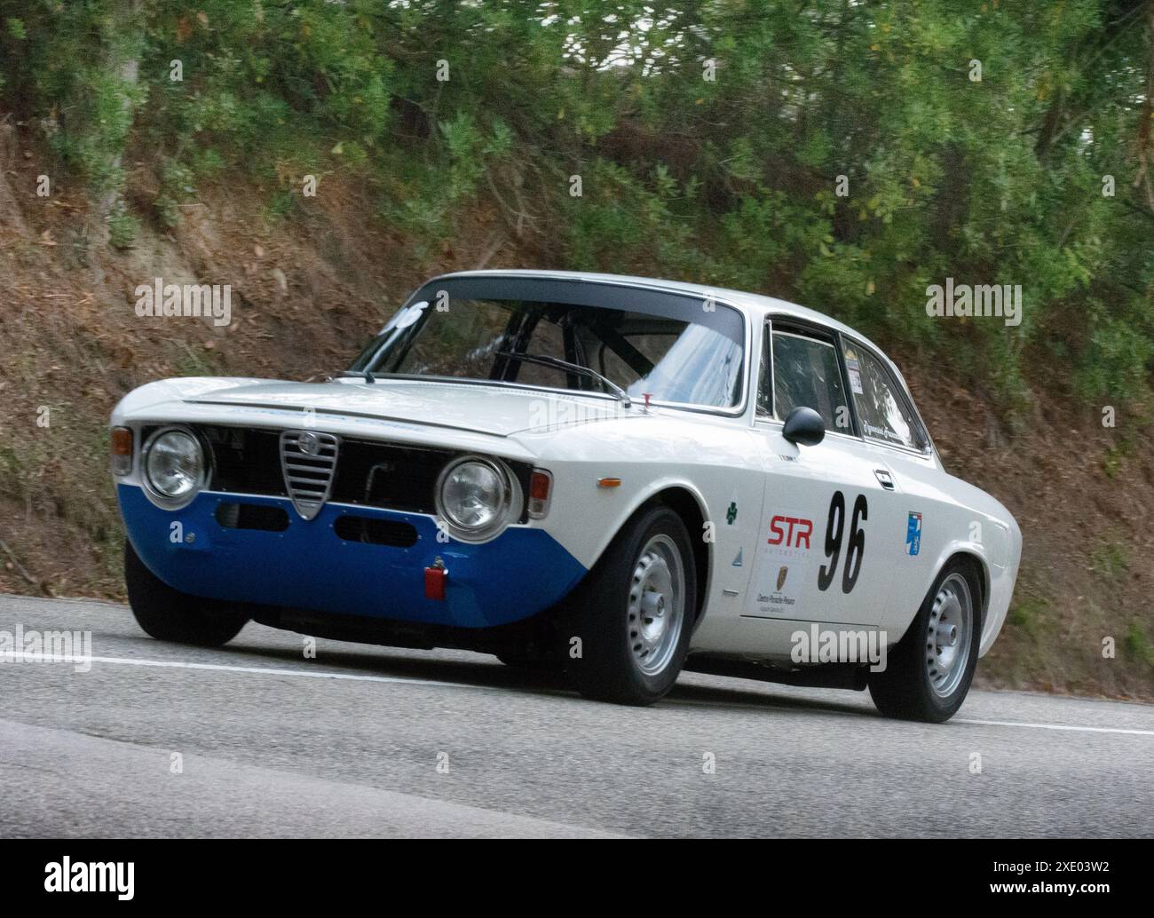 Rallye der Oldtimer ALFA ROMEO GT JUNIOR IM pesaro-RENNEN Stockfoto