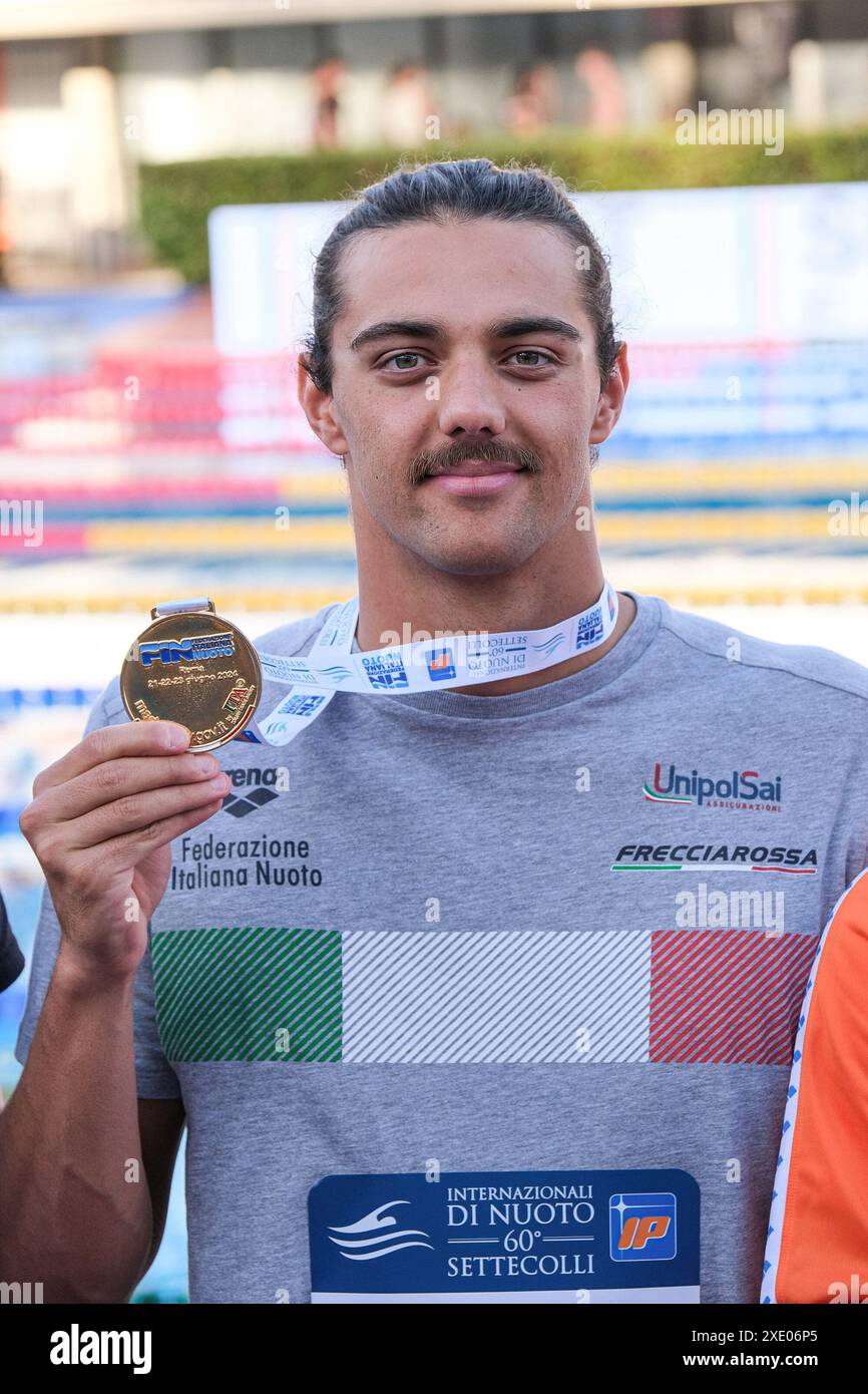 Rom, Italien. Juni 2024. Thomas Ceccon von Italien auf dem Podium der Men 50m Butterfly Finale A während des dritten Tages bei den Schwimm-Internationals der 60. Settecolli Trophy. Quelle: SOPA Images Limited/Alamy Live News Stockfoto