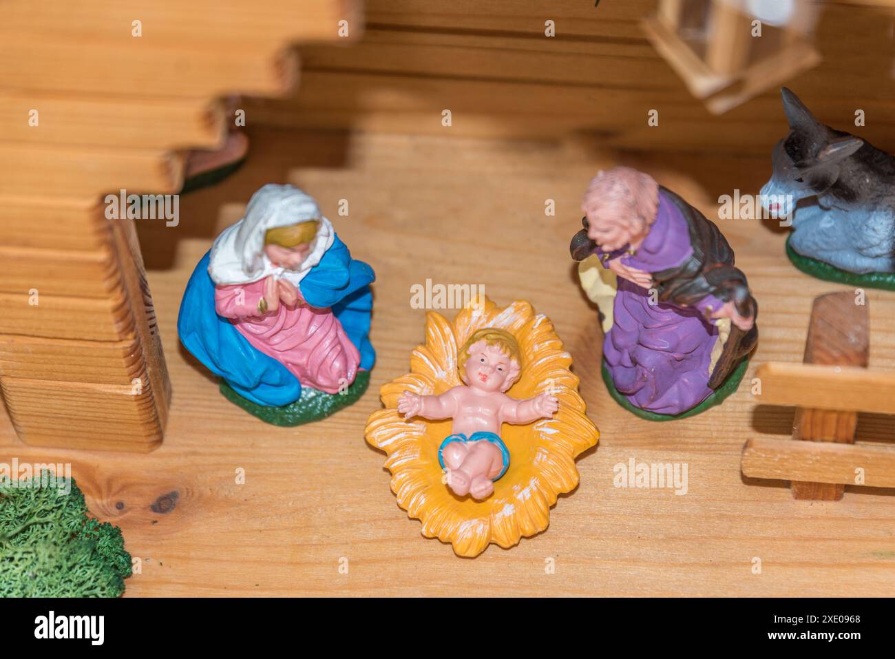 Krippe mit Holzfiguren - Geburtsfest, Weihnachten Stockfoto