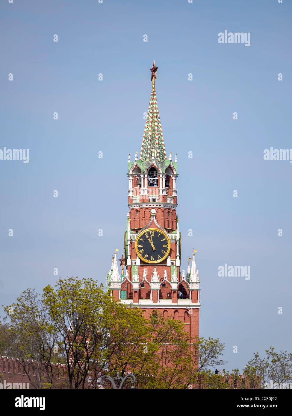 MOSKAU , RUSSLAND, 10. Juni 2022: Rubinstern auf dem Turm des Spasskaya-Turms des Moskauer Kremls am 10. Juni 2022 in Moskau, Stockfoto