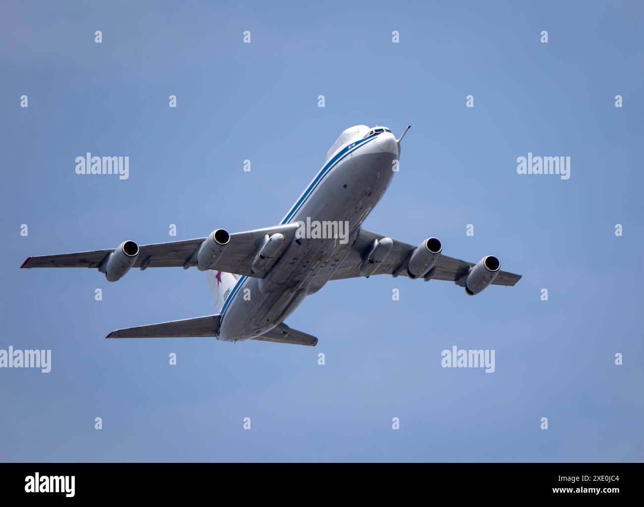 MOSKAU, RUSSLAND - 7. MAI 2022: Avia-Parade in Moskau. Strategische Bomber- und Raketenplattform IL-86 am Himmel auf der Parade von Victo Stockfoto