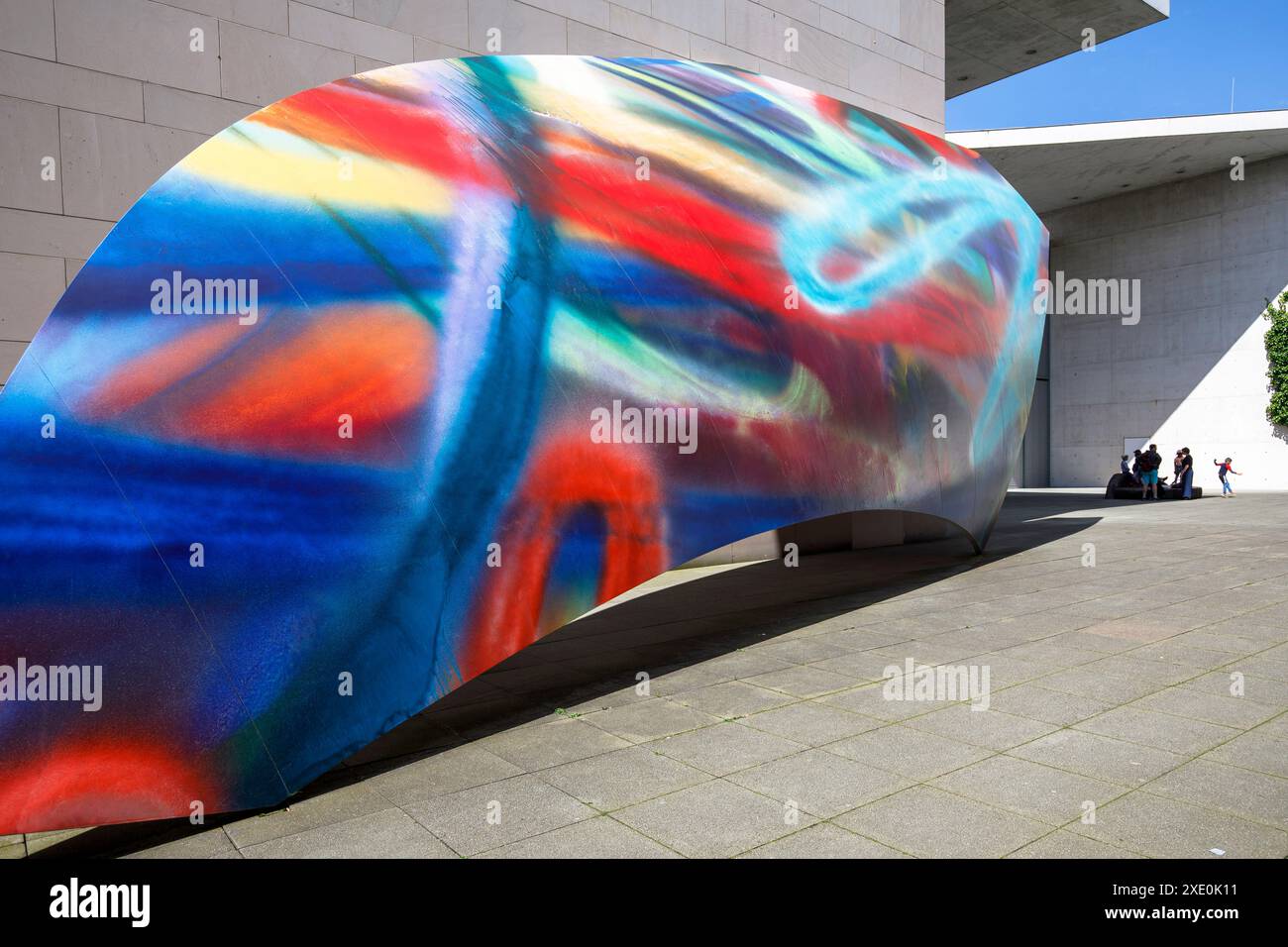 Das Kunstmuseum Bonn vom Architekten Axel Schultes, Außenskulptur „in sieben Tagen Zeit“ von Katharina große Nordrhein-Westfalen. ***HINWEIS EIN Stockfoto