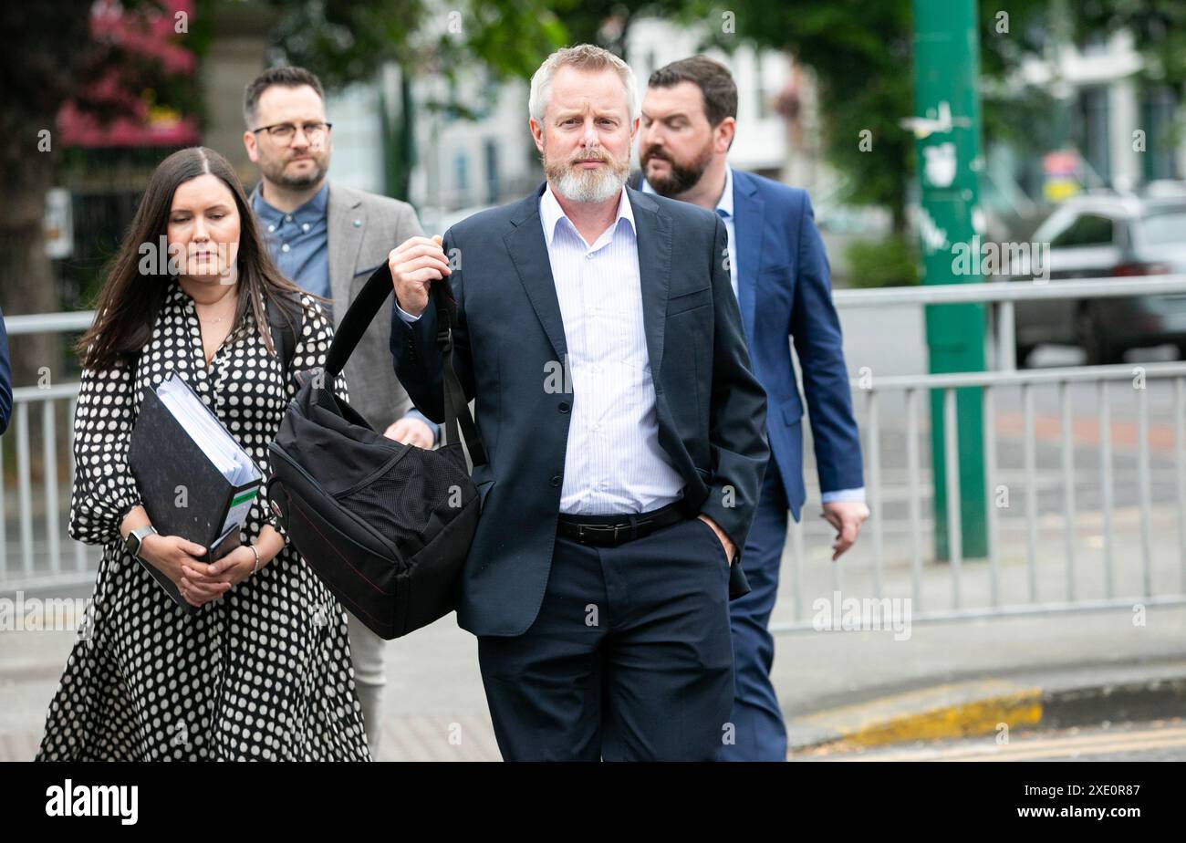 Der Präsident der Irish Air Line Pilots' Association (Ialpa), Mark Tighe, kommt zu einem Treffen vor dem Arbeitsgericht in Dublin, da die Bemühungen intensiviert werden, geplante Arbeitskampfmaßnahmen von Aer Lingus Piloten abzuwenden. Bilddatum: Dienstag, 25. Juni 2024. Stockfoto