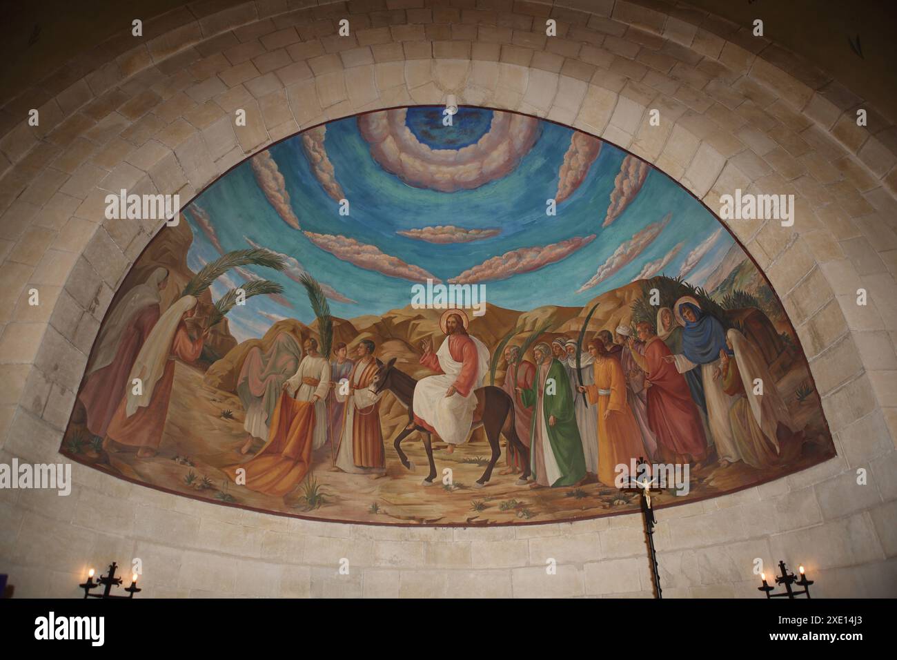 Gemälde über der Apsis in der Kirche von Bethphage auf Mt. Von Oliven, die Jesus Christus auf dem Weg zum Tempel zeigen. In Jerusalem Stockfoto