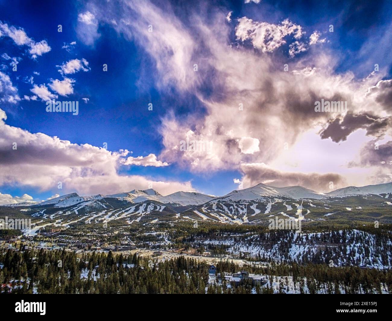 Wunderschöner Sonnenuntergang über breckenridge colorado Skigebiet Stadt Stockfoto