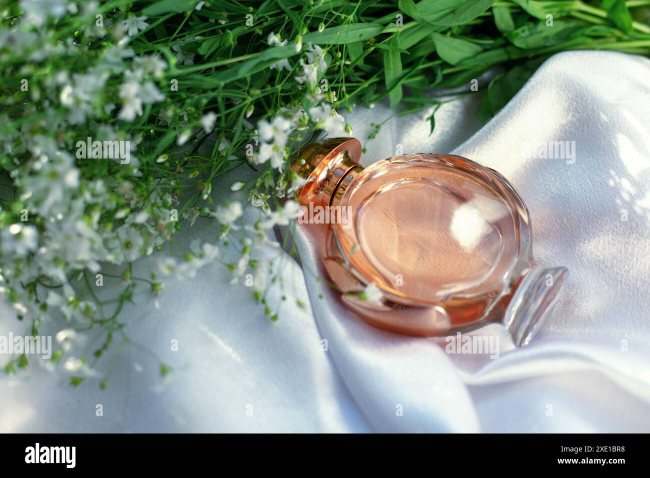 Stilvolle Flasche Damenparfüm Stockfoto